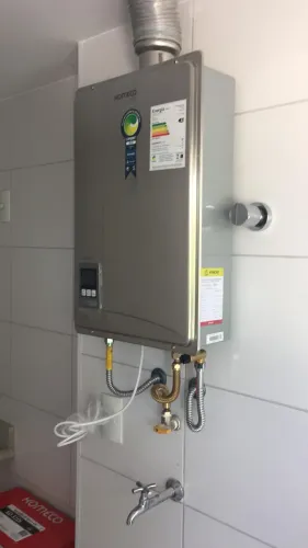 Aquecedor a Gás KOMECO 31D 31 Litros com kit de instalação.