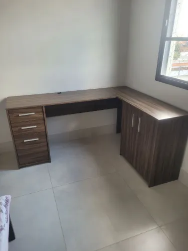 Escrivaninha/Armário - semi-nova