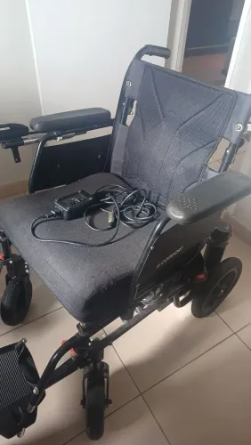 Cadeira de Rodas Motorizada Comfort Traveller Dobrável - Pouquíssimo Uso