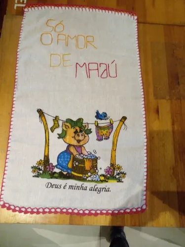 Vendo no ótimo preço, panos de pratos personalizados, passadeiras e outros.