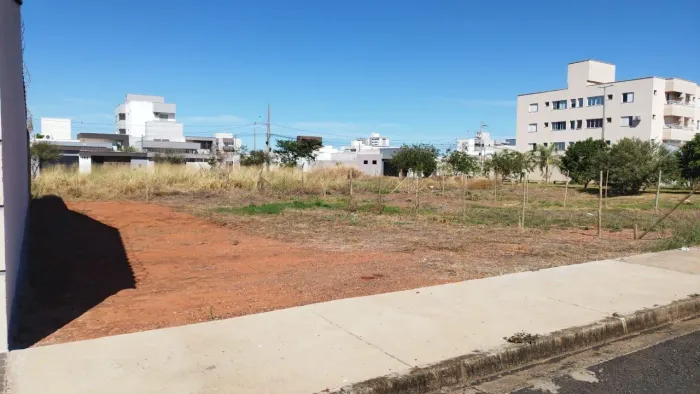 Terreno à venda no bairro Novo Mundo em Uberlândia