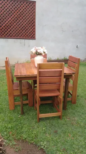 Mesa de jantar com 4 cadeiras
