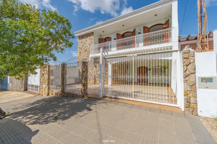 Sobrado para venda em Jardim Nova Europa com 4 quartos, sendo 1 suíte, 248m²