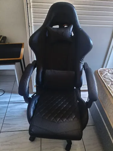 Cadeira Gamer - Até 145kg com Regulagem no encosto e de altura