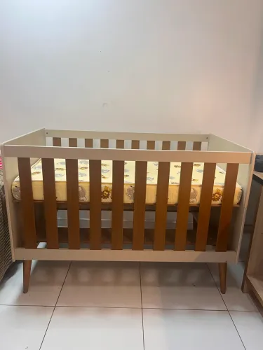 Berço de neném com colchão 