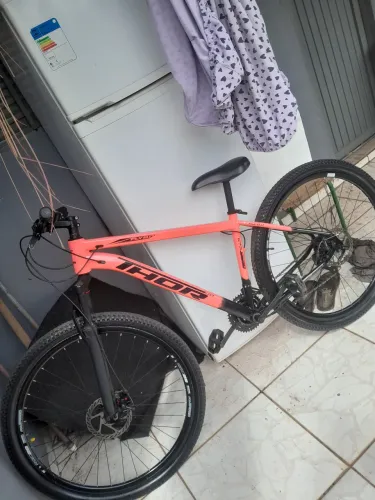 Vendo bicicleta aro 29 peneobom 8 meses de usso tá parada na área de cassa