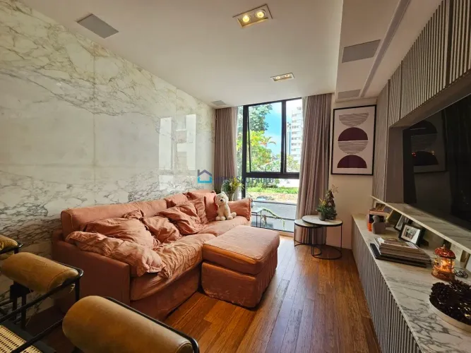 Casa para locação na Vila Nova Conceição, condomínio fechado, com 1 suíte e 2 vagas.