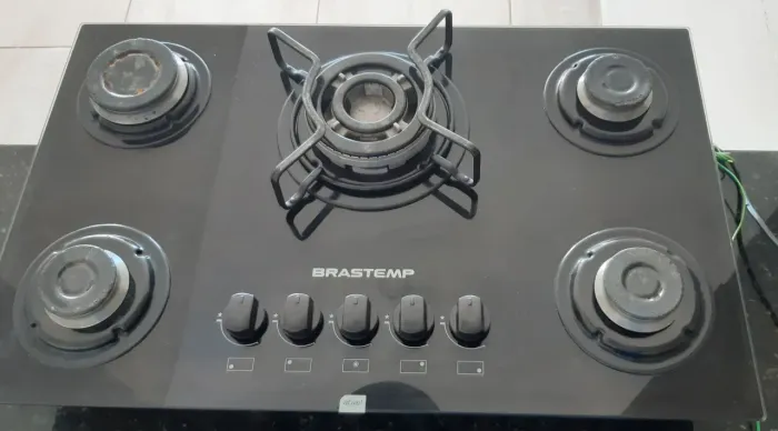 Cooktop 5 bocas Detalhes falta 4 grandinha e uma boca nao acende no automático