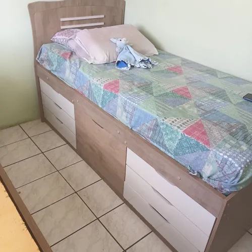 Cama solteiro com gavetas