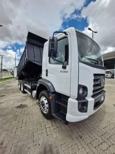 VW Constellation 24-260 robust manual 6 marchas reduzido Ano 2022 basculante de 14 metros