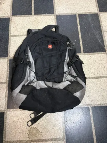 mochila preta 50cm