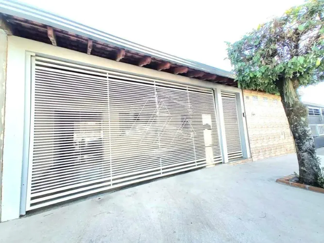 Casa à Venda no Bairro Santa Antonieta 3 Dormitórios, Área de Lazer e Garagem Coberta