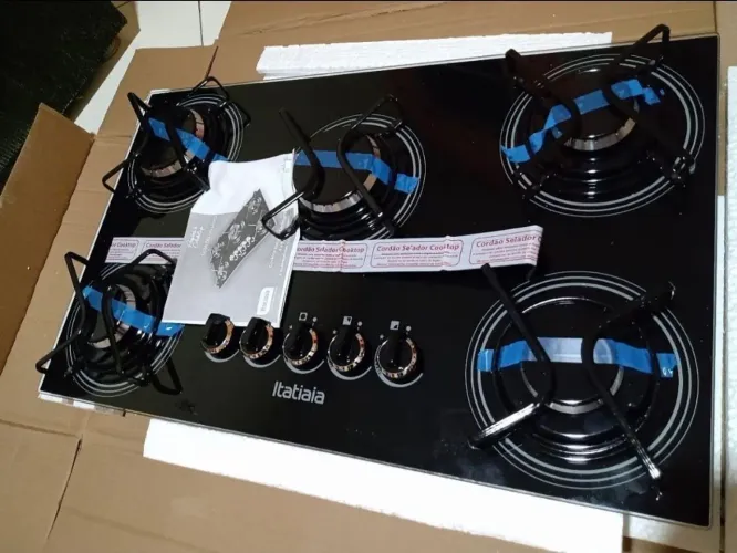 Fogão Cooktop na caixa.