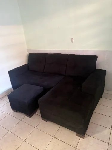 Sofá chaise cor preta , entrego