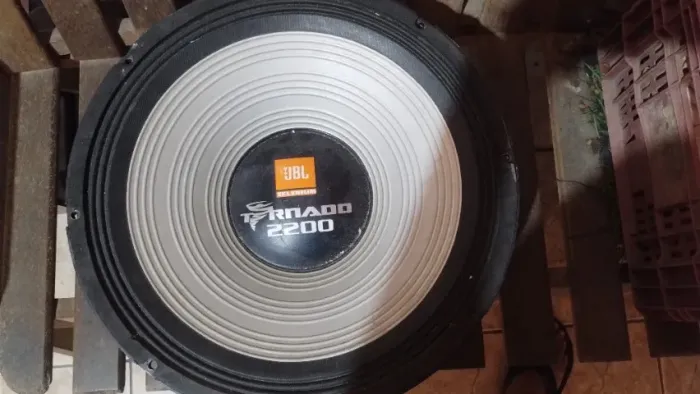 Vendo Subwoofer JBL Tornado 2200