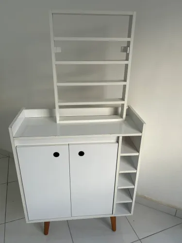 Mesa cantinho do café e esmalteiro