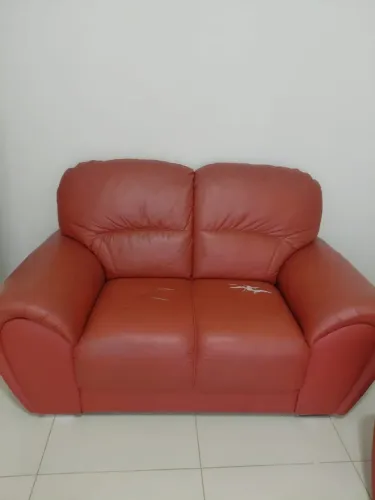 Sofá de couro 2 lugares