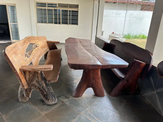 Mesa de madeira rústica