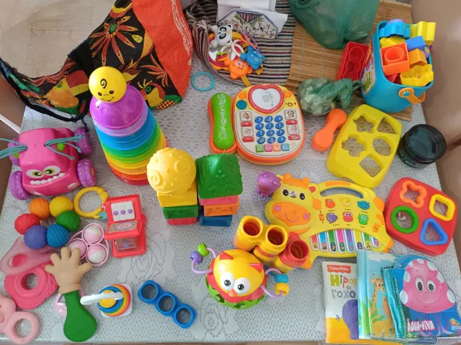 Lote de brinquedos baby