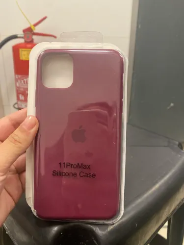 vendo capinha iphone 11 pro max novinha comprei e n deu no meu celular