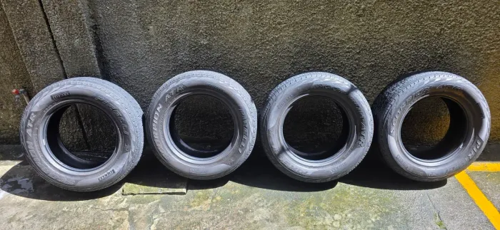 4 pneus aro 17 para caminhonete.R$200.00 cada um.