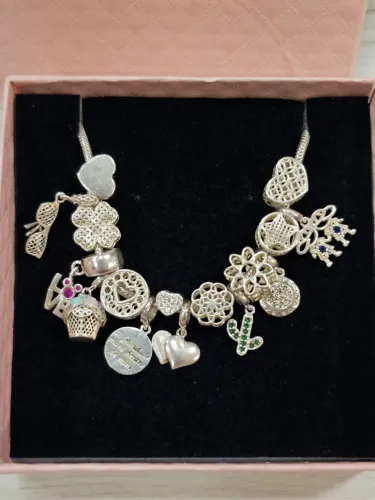 Pulseira PANDORA Prata 925 - 16 Berloques - Seminova