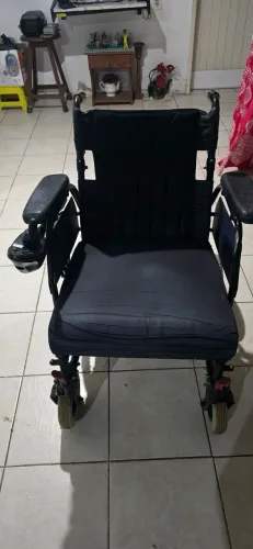CADEIRA DE RODAS MOTORIZADA