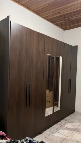 Guarda-Roupa Grande com Espelho - R$ 750