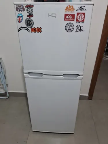 Geladeira HQ 140 litros, 2 meses de uso ,troco por geladeira maior