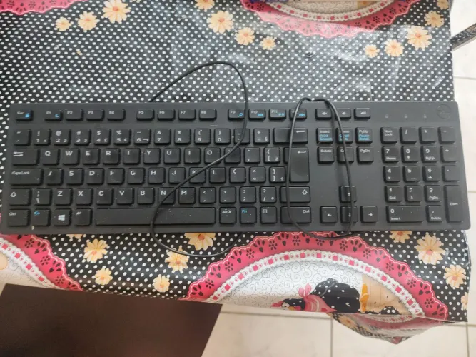 Teclado em bom estado de uso