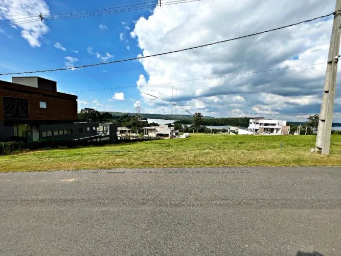 TERRENO; RESIDENCIAL; LE PORTIE; PIEDADE.