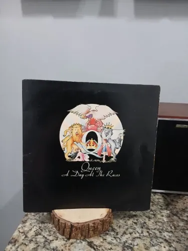 Vinil Queen