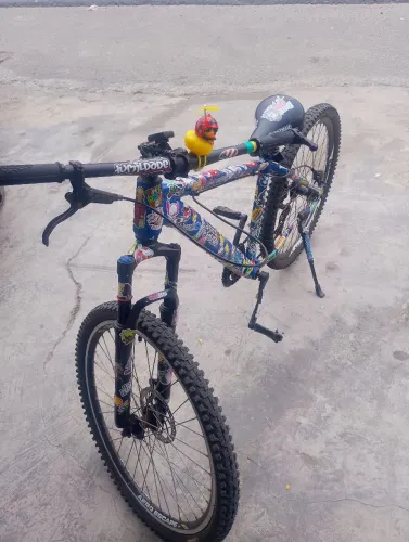 Bike Gios quadro aro 29, com rodas 26