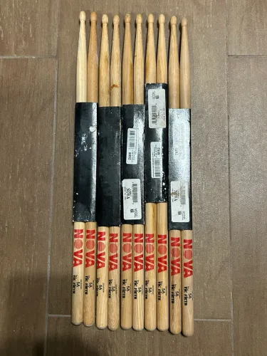 Par de Baquetas Vic Firth 5A