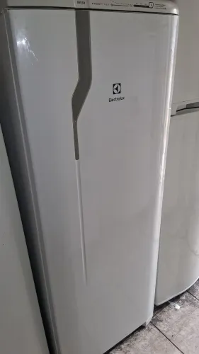 Vendemos essa geladeira elextrolux RFE39, 90 dias de garantia