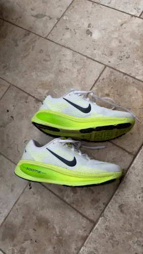 Nike Vomero 18 Feminino Tam. 38 - Branco e Verde
