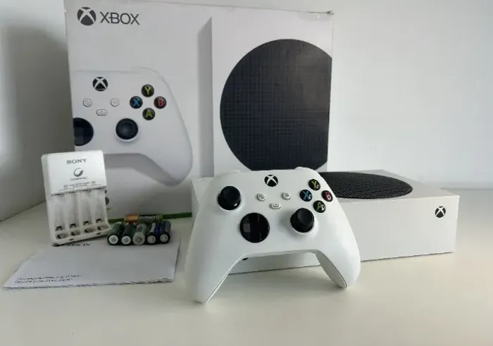 Xbox Series S na caixa + Controle Original