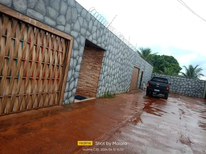 Casa com piscina com espaço para festas 