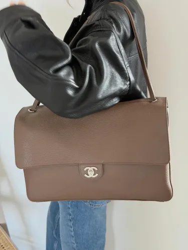 bolsa nova maxi bag coleção matthieu blazy em couro legítimo castanho Chanel italiana