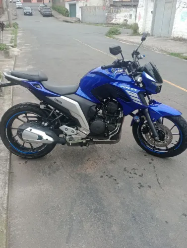 FZ25 impecável