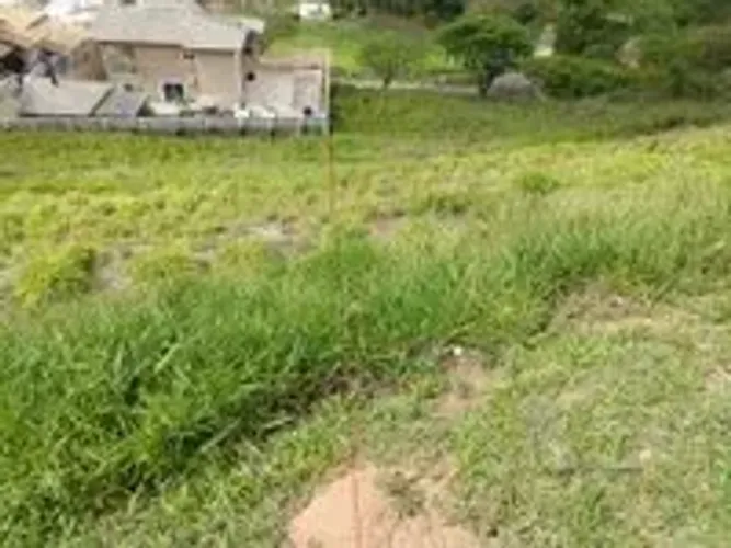Casa de condomínio para venda possui 706 metros quadrados