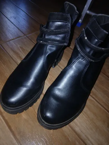 Bota cano curto preta