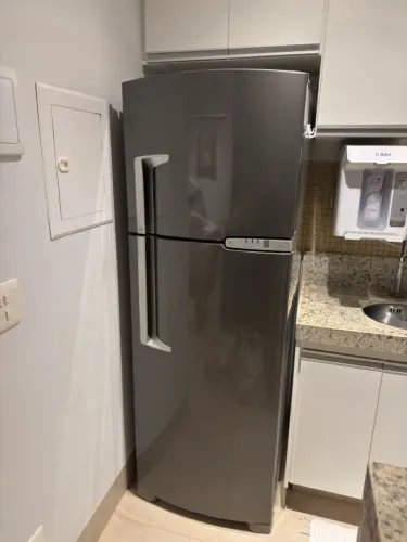 Barato pra vender hoje - Geladeira frost free BRASTEMP - 220V