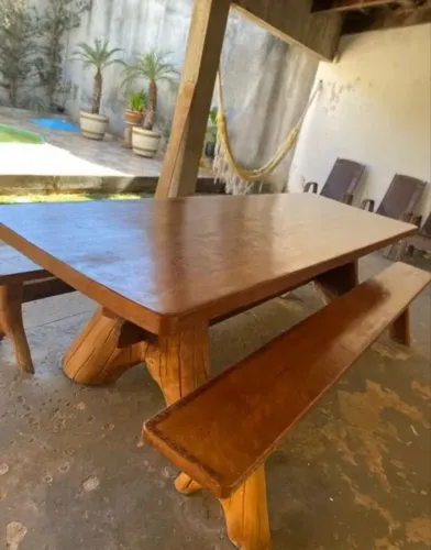 Mesa de madeira pura Angelim