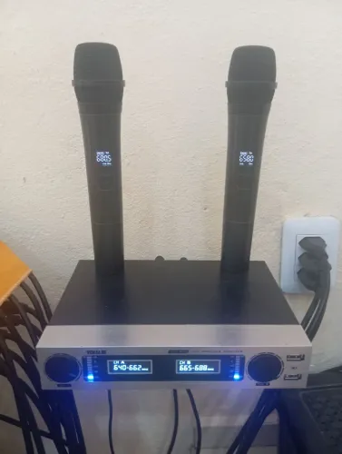 Microfone duplo sen fio vokal VLR 502 acompanha maleta e baterias originais