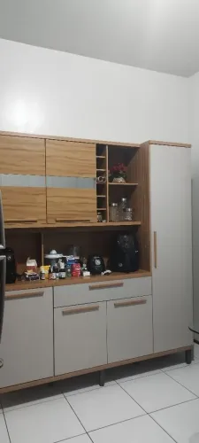 Vendo Armário 100% MDF sem nenhuma avaria muito novo.