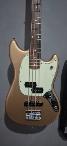 Baixo Fender Mustang Firemist Gold