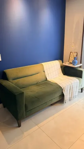 Sofá moderno e confortável