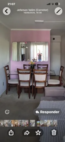 Vendo sala de jantar, 6 lugares com 6 cadeiras, tampo de vidro.