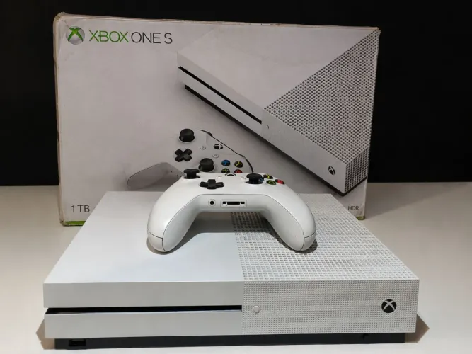 XBOX ONE S 1TB